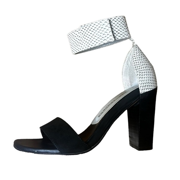 Chinese Laundry Balance Black and White Single Strap Sandals - Picture 8 of 11